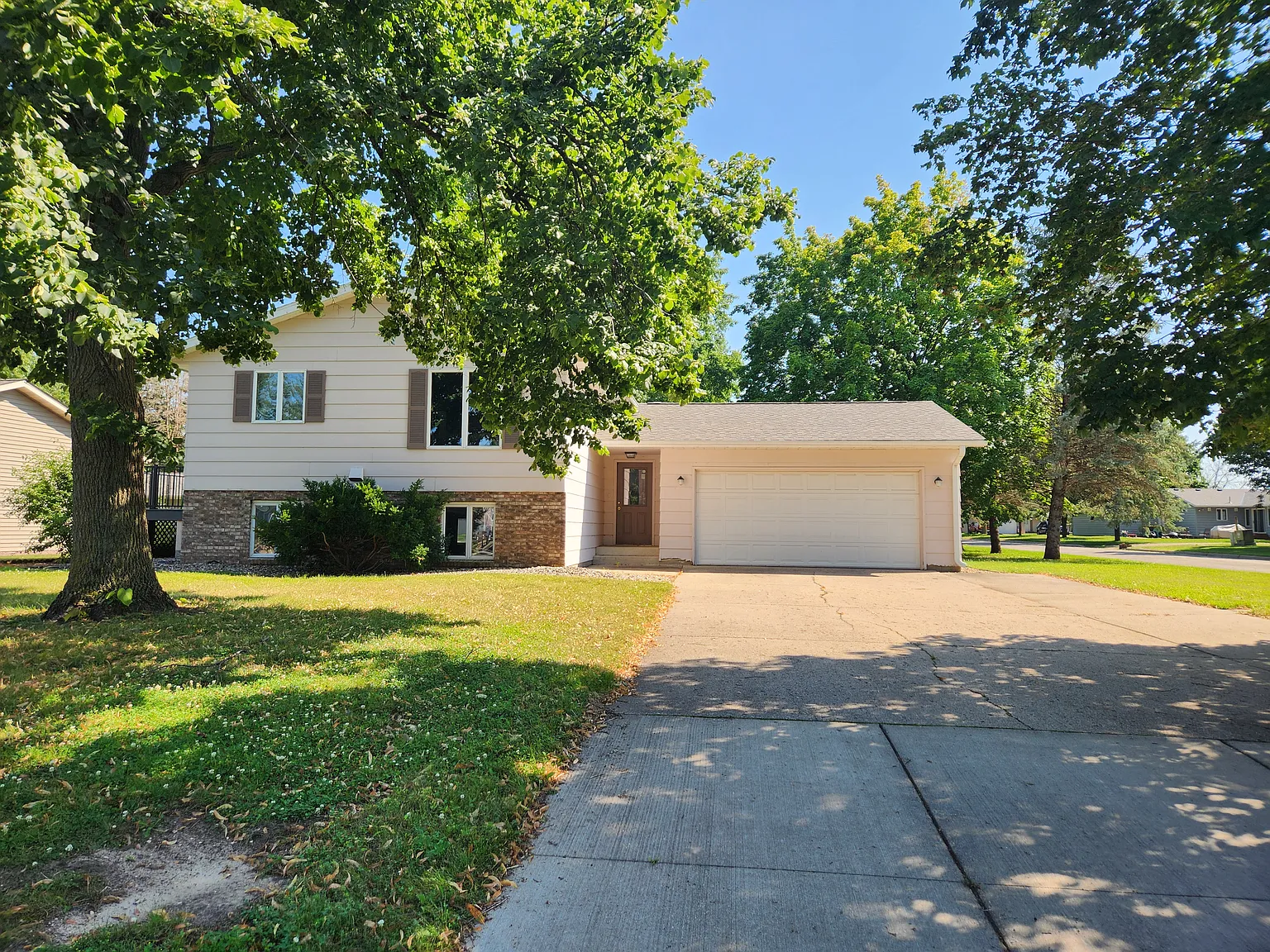1011 W Main St — Photo 2