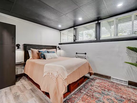 3rd image of 835 E Platte Ave #4