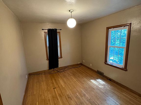 3rd image of 2338 15th Ave E