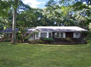 10 Ibsen Ct, Dix Hills, NY 11746