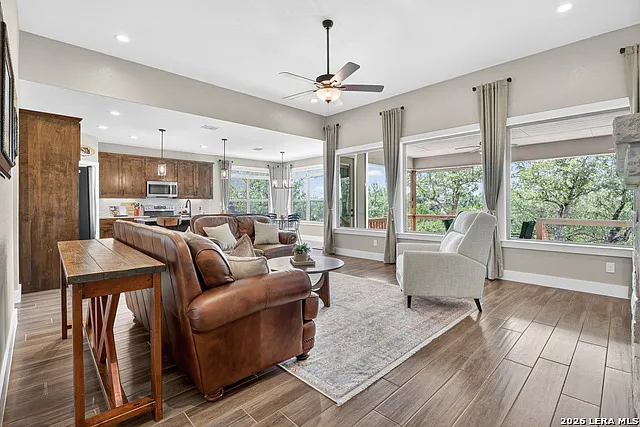 3 bed, 2.0 bath, 1736 sqft, $2,500 — Photo 3