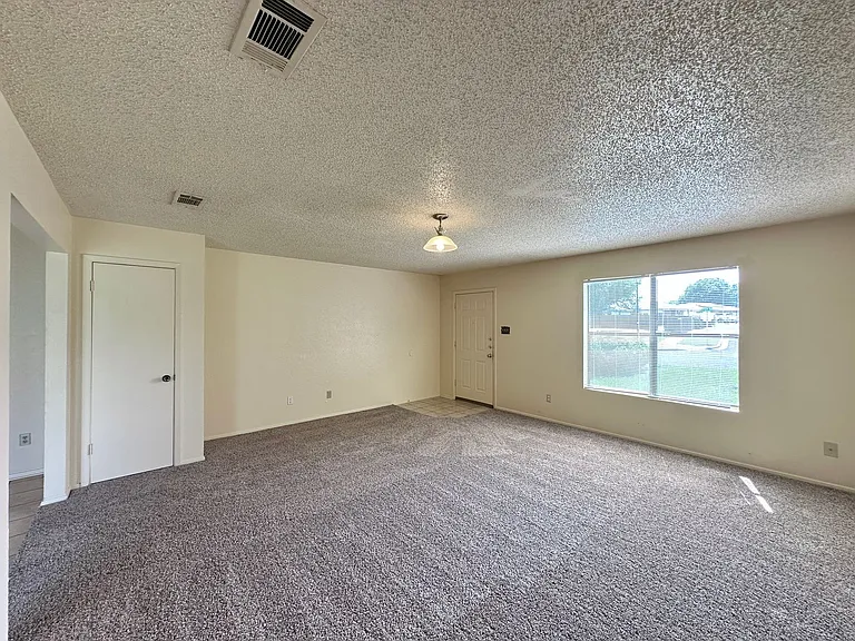 2706 Boyd Ave — Photo 5