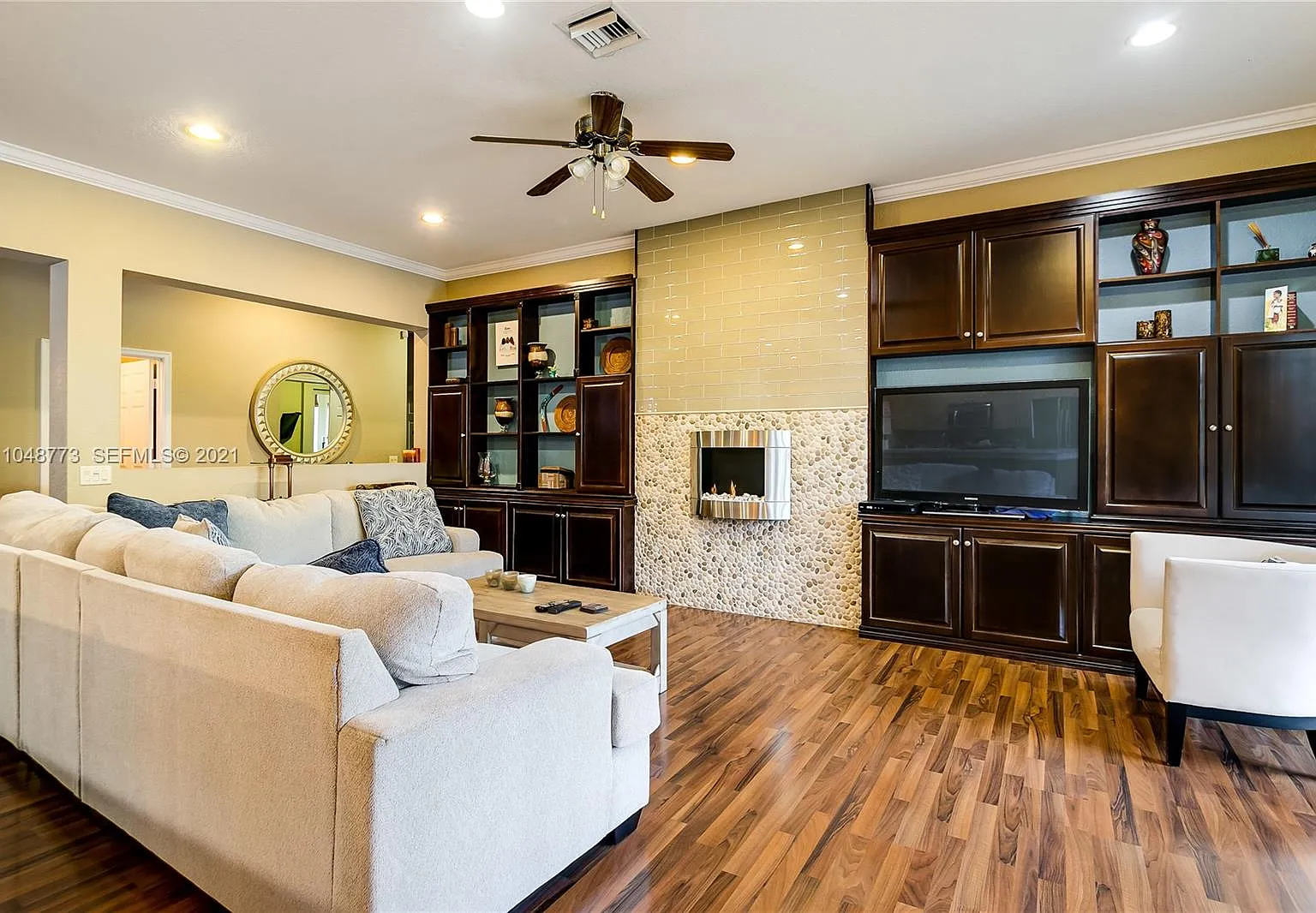 4 bed, 2116 sqft, $4,800 — Photo 3