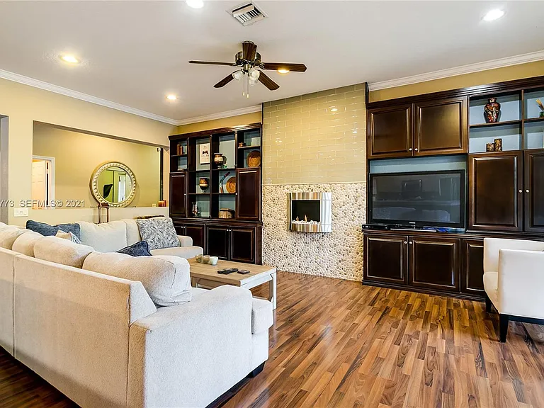 849 Sunflower Cir — Photo 3