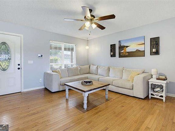 5th image of 120 Fieldcrest Dr SE