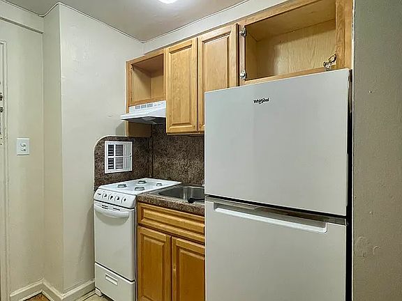 3rd image of 16605 Highland Ave #K