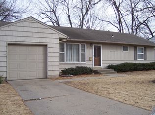 7523 Walmer St, Prairie Village, KS 66204