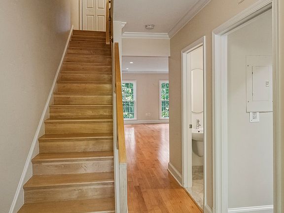 5th image of 3217 Sutton Pl NW APT B