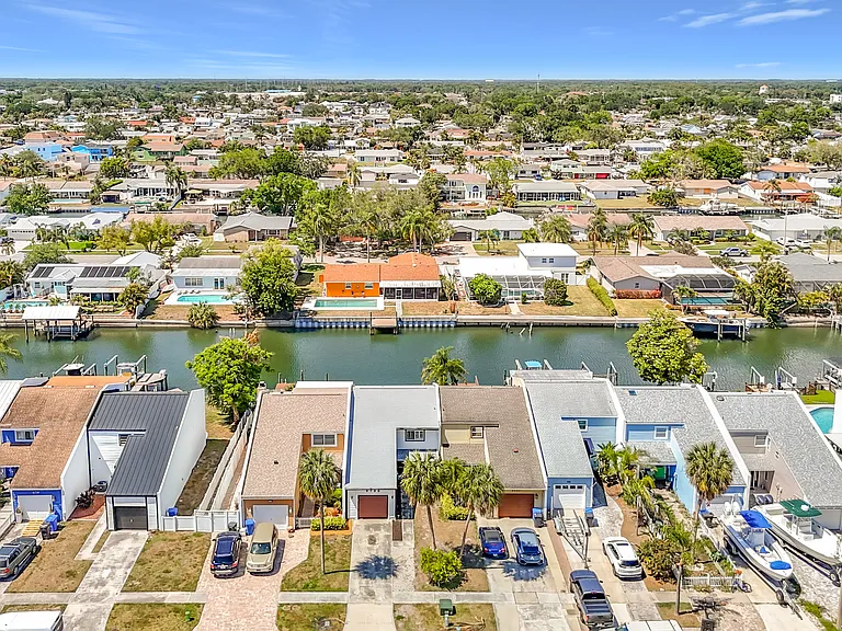 8733 Bay Pointe Dr — Photo 43
