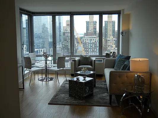 Rented by The Durst Organization | media 19