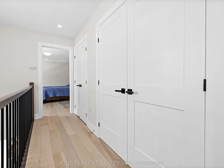 238 Bristol Cres — Photo 19