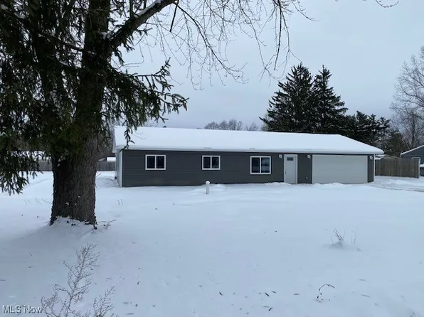 12802 Saint James Dr, Mantua, OH 44255