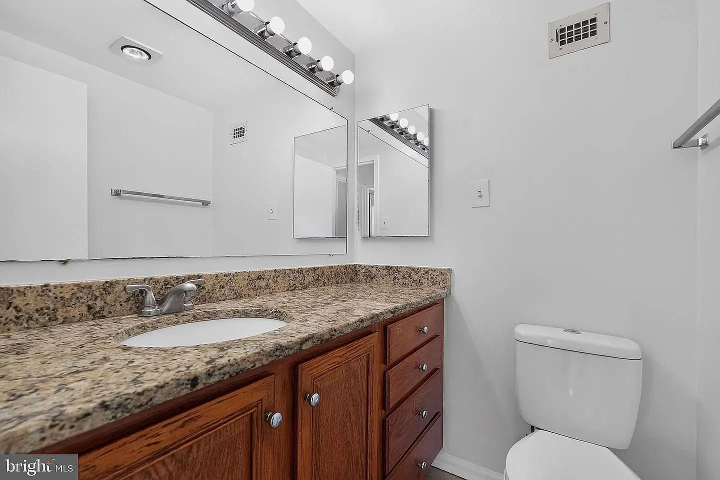 2 bed, 1.5 bath, 1175 sqft, $2,550 — Photo 3
