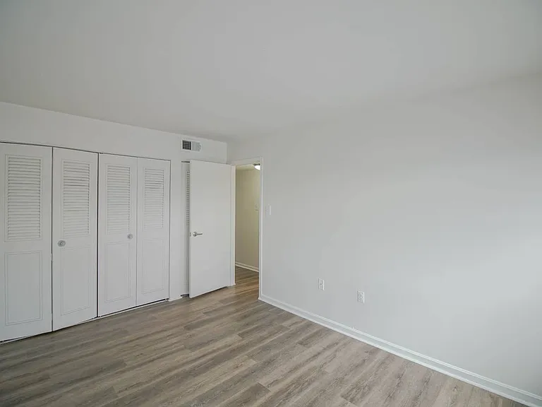 6 Canterbury Sq #301B — Photo 23