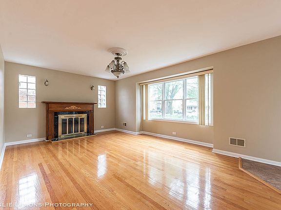 5th image of 8241 Lowell Ave