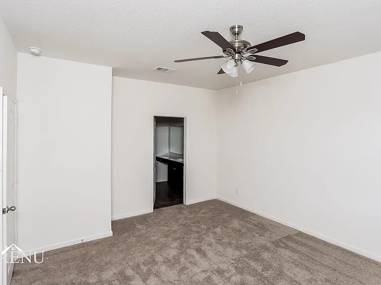 692 Wellington Dr — Photo 35