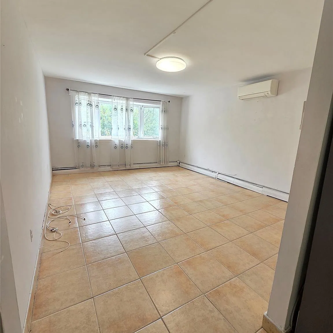 2 bed, 1.0 bath, 950 sqft, $2,997 — Photo 1