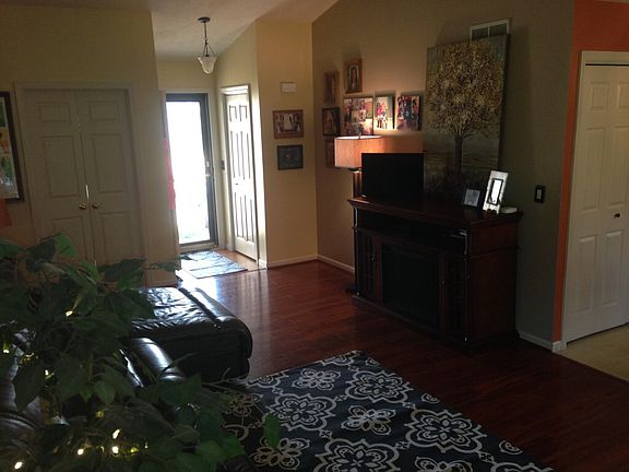 4th image of 915 Tealwood St