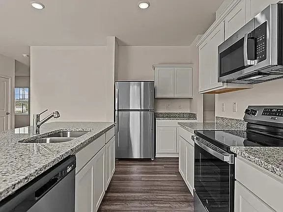 4 bed, 2.5 bath, 2095 sqft, $2,799 — Photo 2