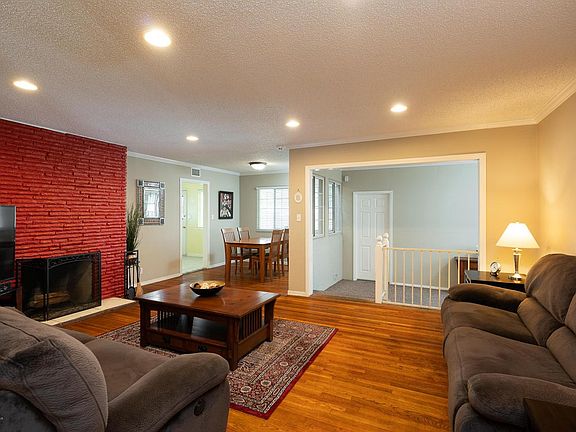4th image of 133 N Morada Ave
