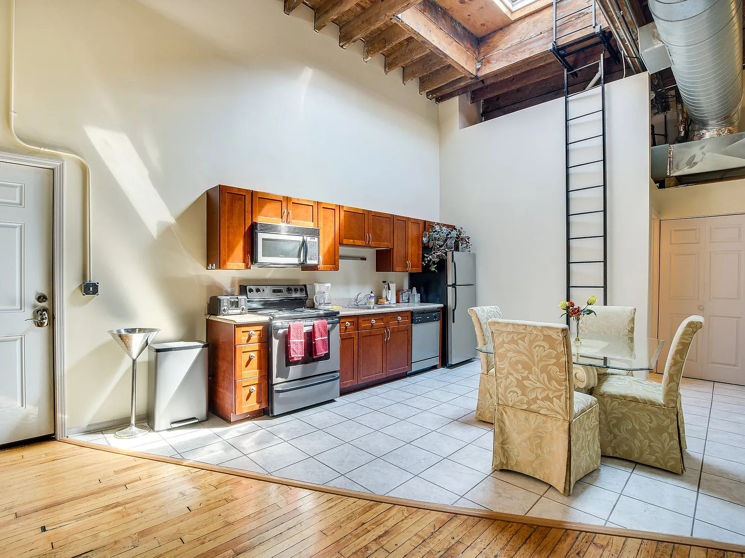 1 bed, 800 sqft, $1,900 — Photo 4