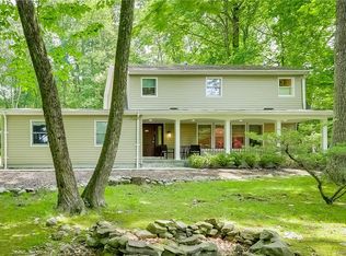 25 Dawn Ln, Airmont, NY 10901