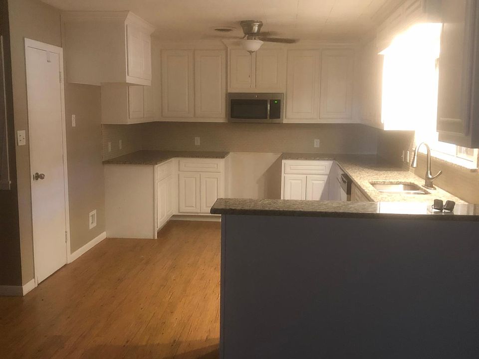 Kitchen before appliances were moved in. All stainless.