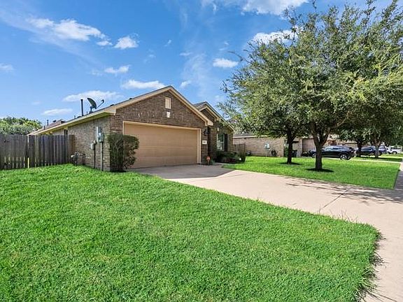 3rd image of 1519 Brook Hollow Dr