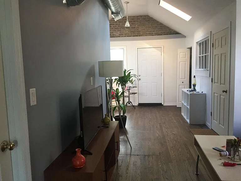 925 N Trumbull Ave #2 — Photo 5