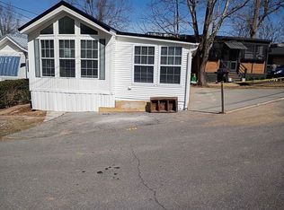5355 Parkway E, Cosby, TN 37722