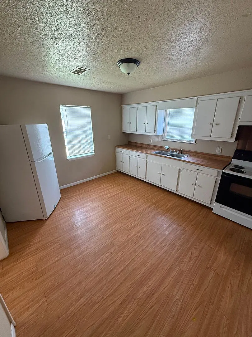 4024 Unit B — Photo 2