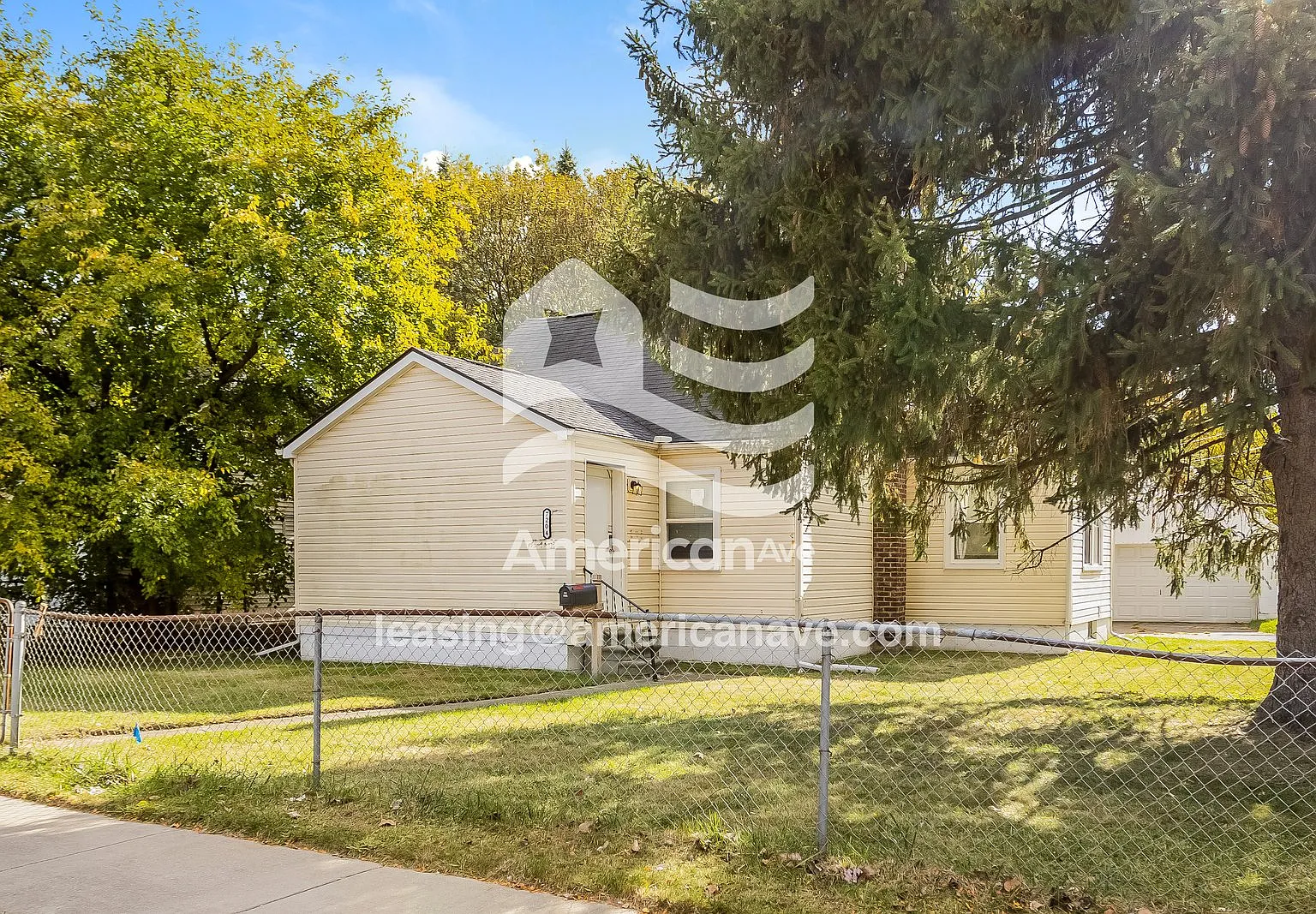3 bed, 1.0 bath, 1117 sqft, $1,197 — Photo 2