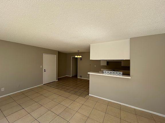 3rd image of 20437 Cohasset St APT 10
