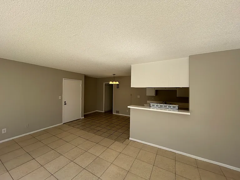20437 Cohasset St #10 — Photo 3