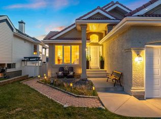 94 S Edgebrook Hts NW, Calgary, AB T3A 5M5