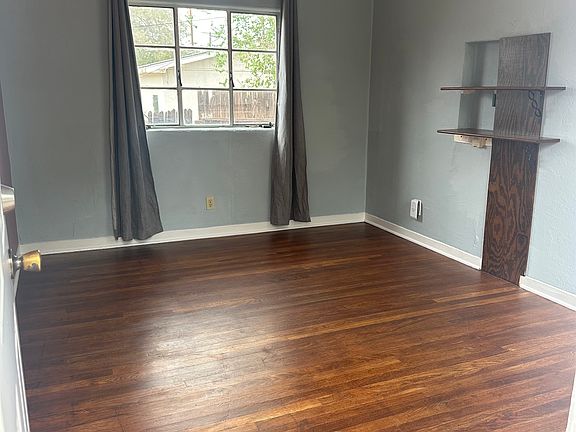 3rd image of 2105 1/2 Silver Ave SE