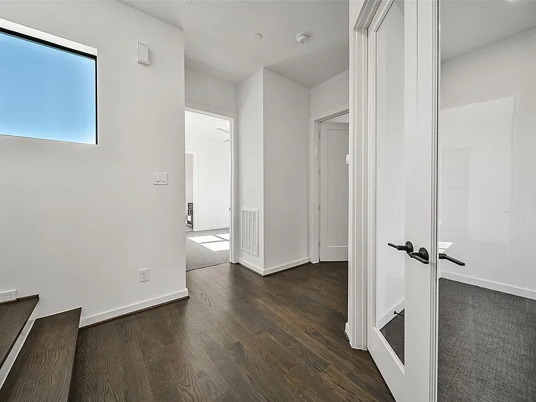 815 W 17th St — Photo 22