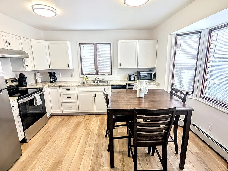 1401 Cordova St #4 — Photo 6