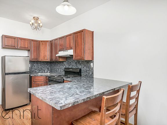 3rd image of 242 Melrose St #2F