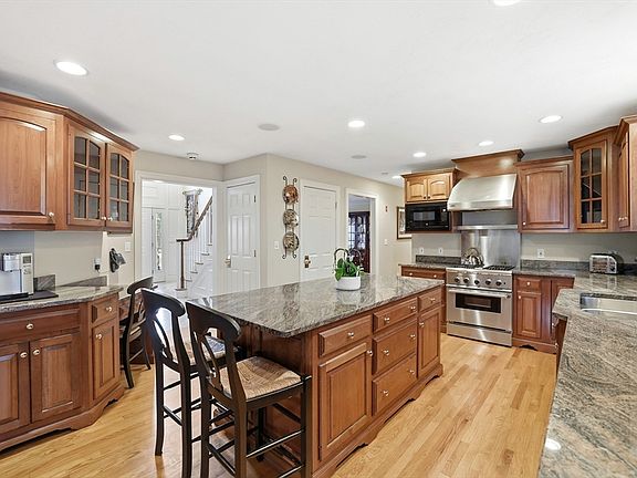 5th image of 51 Farmside Dr