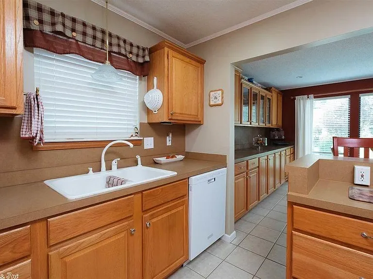 4 Castle Hill Ct — Photo 14