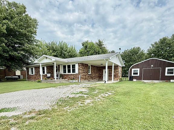5th image of 1426 Millerstown Rd