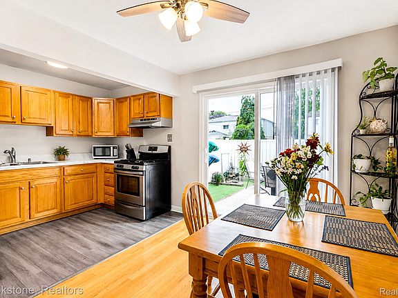5th image of 45737 Kensington St
