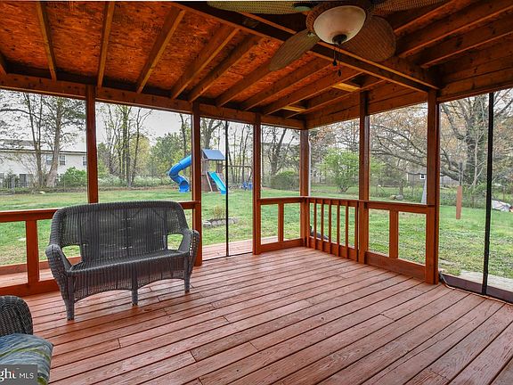 3rd image of 716 Edwards Dr