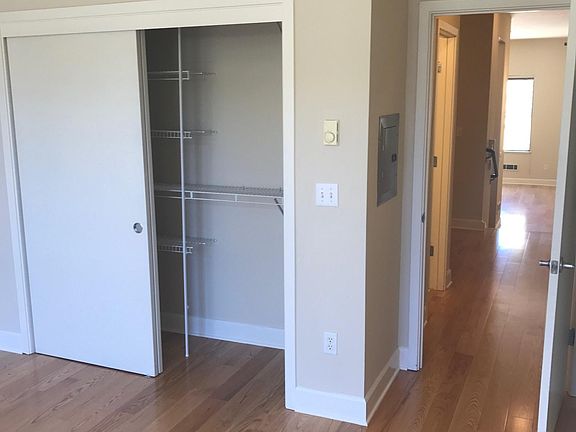 3rd image of 1120 Mariposa St APT 1