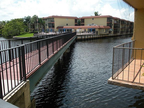 Walkway to Pool