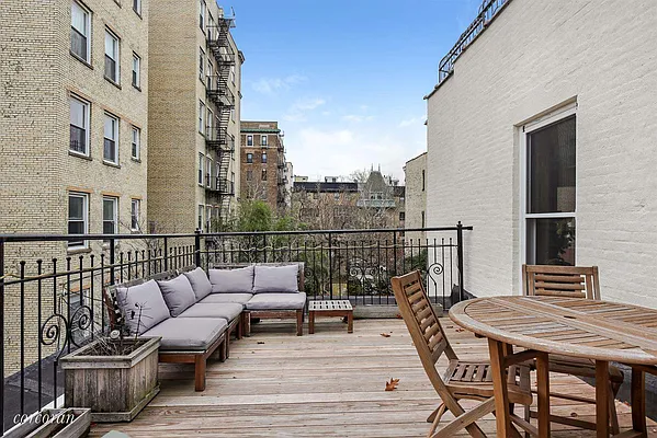 Sold by Corcoran | media 21