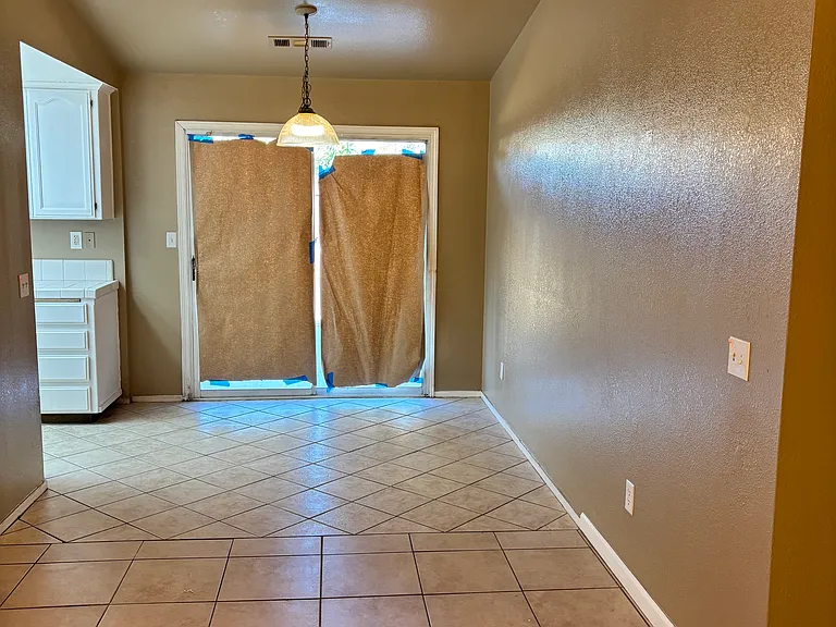 2535 N Locust Ct — Photo 4