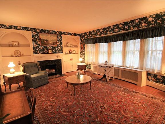 3rd image of 4254 Saint Paul Blvd