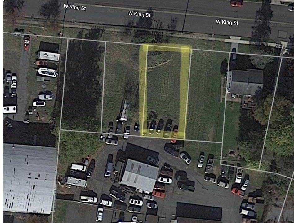 2nd image of 372 W King St